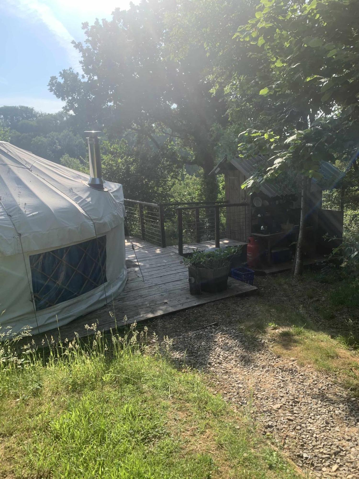 Ceridwen Glamping, Double Decker Bus And Yurts Hotel Llandysul Eksteriør billede