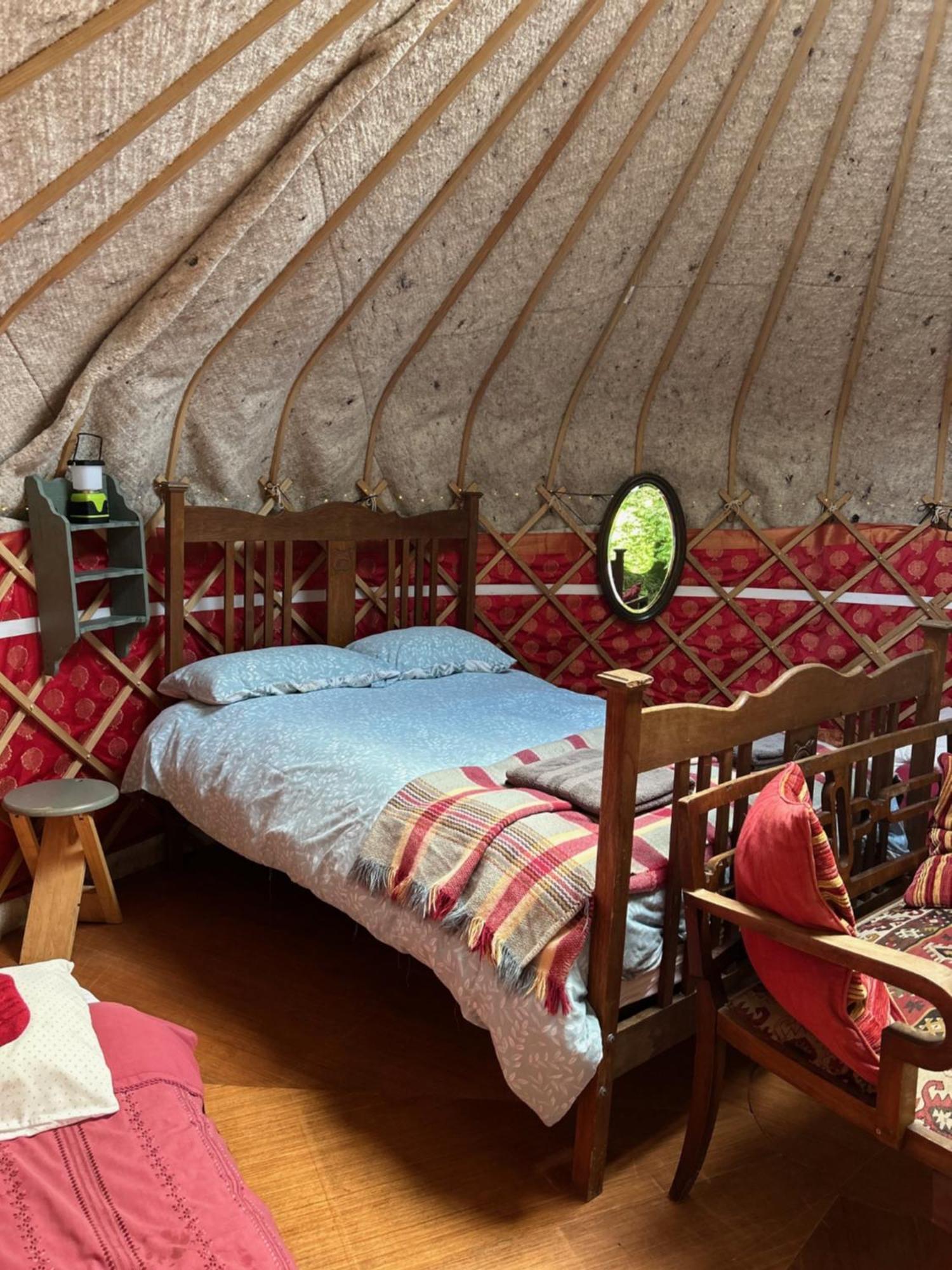 Ceridwen Glamping, Double Decker Bus And Yurts Hotel Llandysul Eksteriør billede