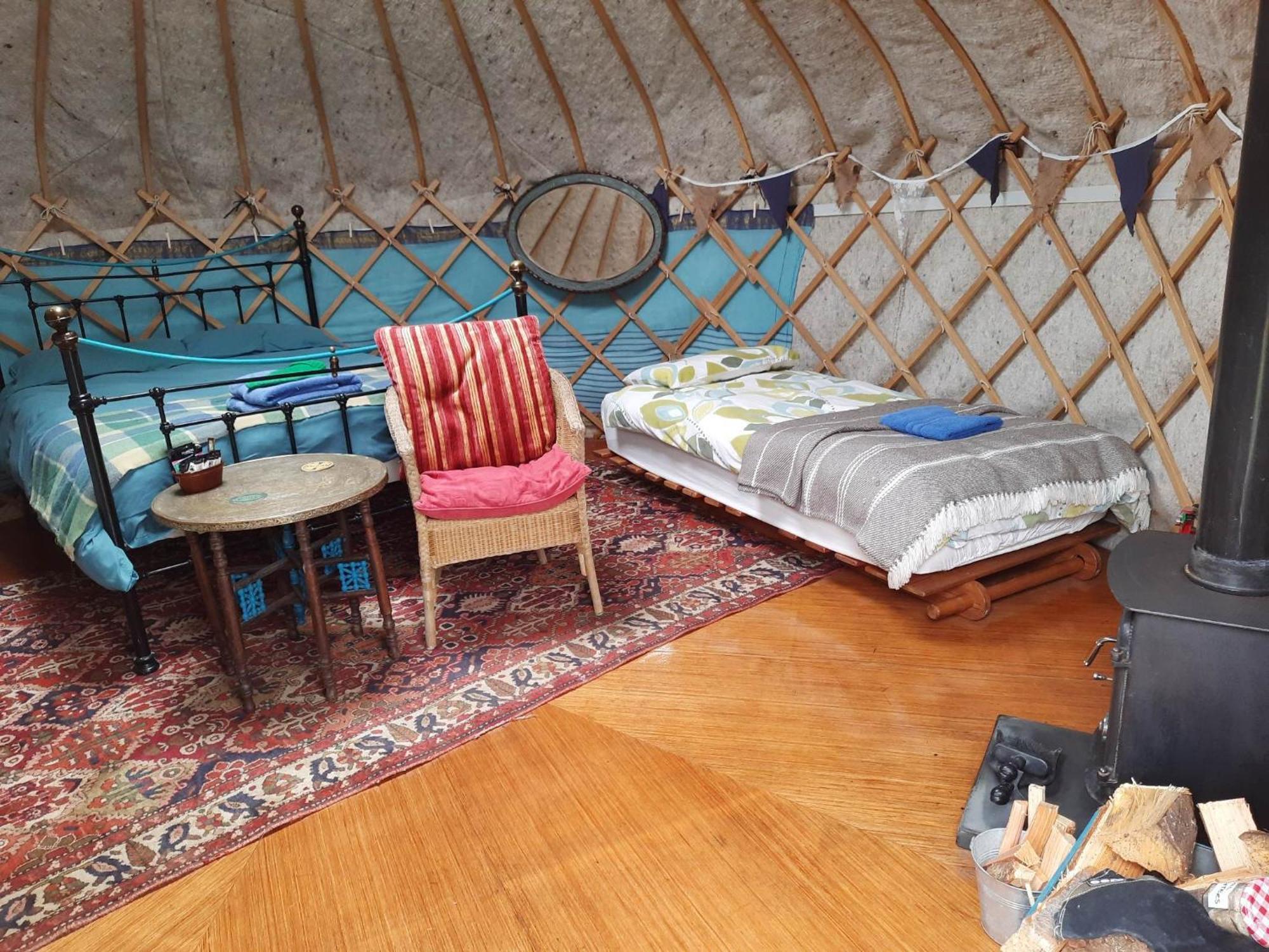 Ceridwen Glamping, Double Decker Bus And Yurts Hotel Llandysul Eksteriør billede