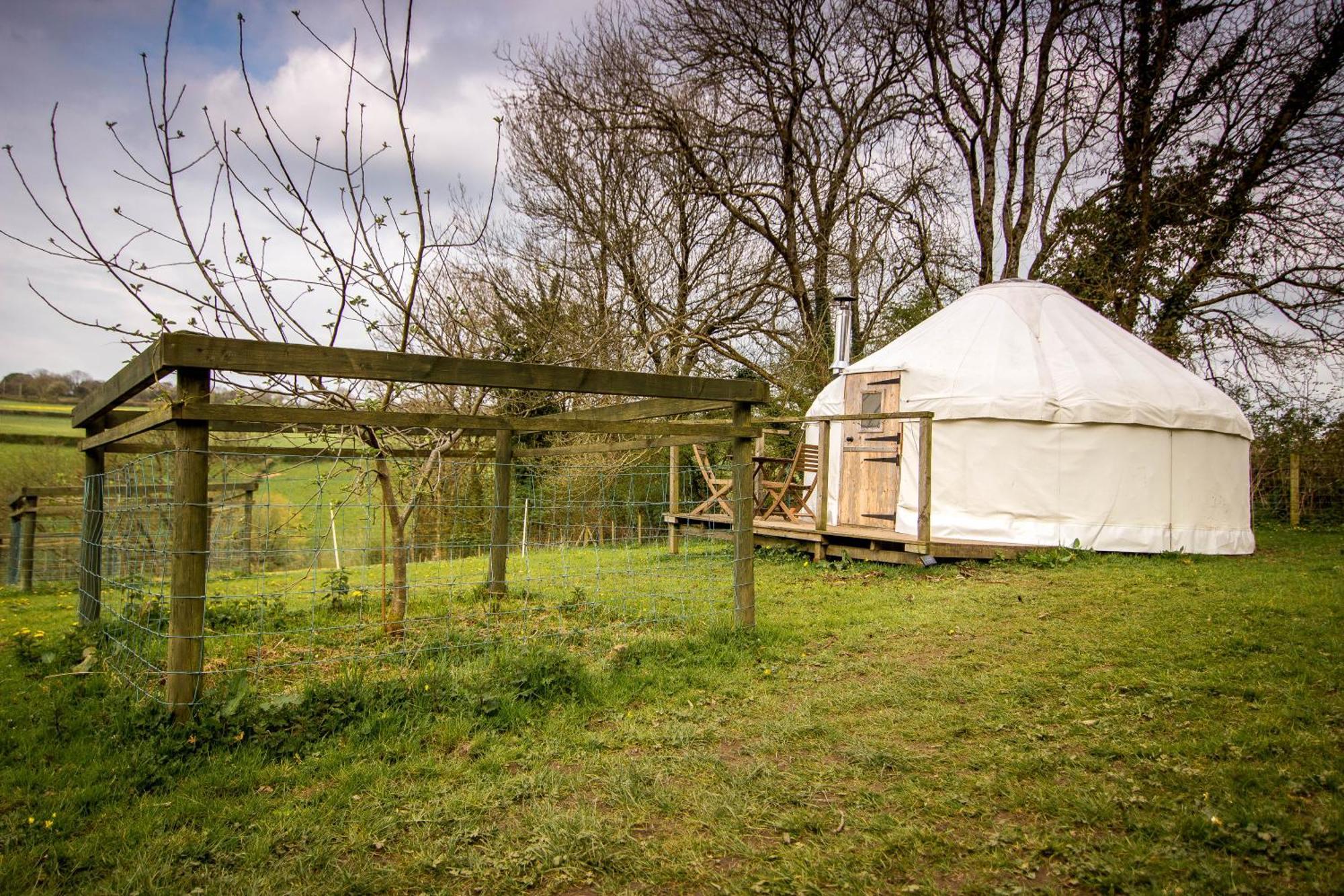 Ceridwen Glamping, Double Decker Bus And Yurts Hotel Llandysul Eksteriør billede