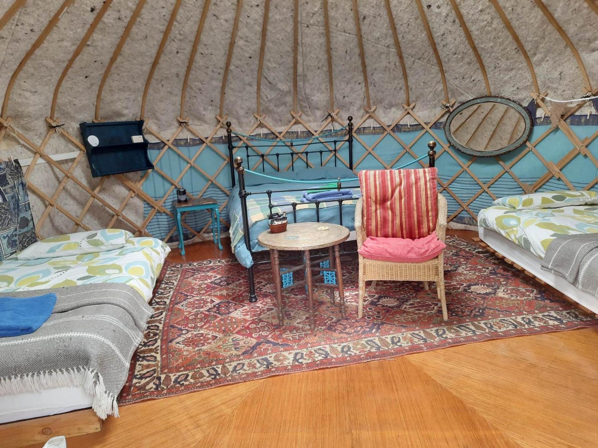 Ceridwen Glamping, Double Decker Bus And Yurts Hotel Llandysul Eksteriør billede