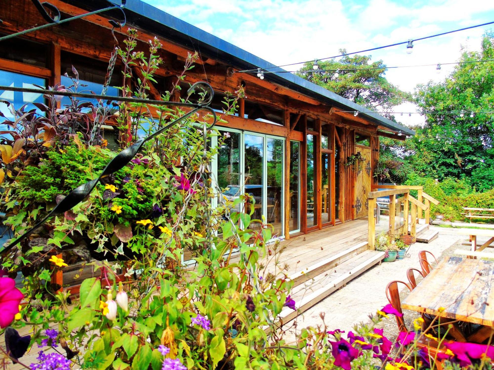 Ceridwen Glamping, Double Decker Bus And Yurts Hotel Llandysul Eksteriør billede