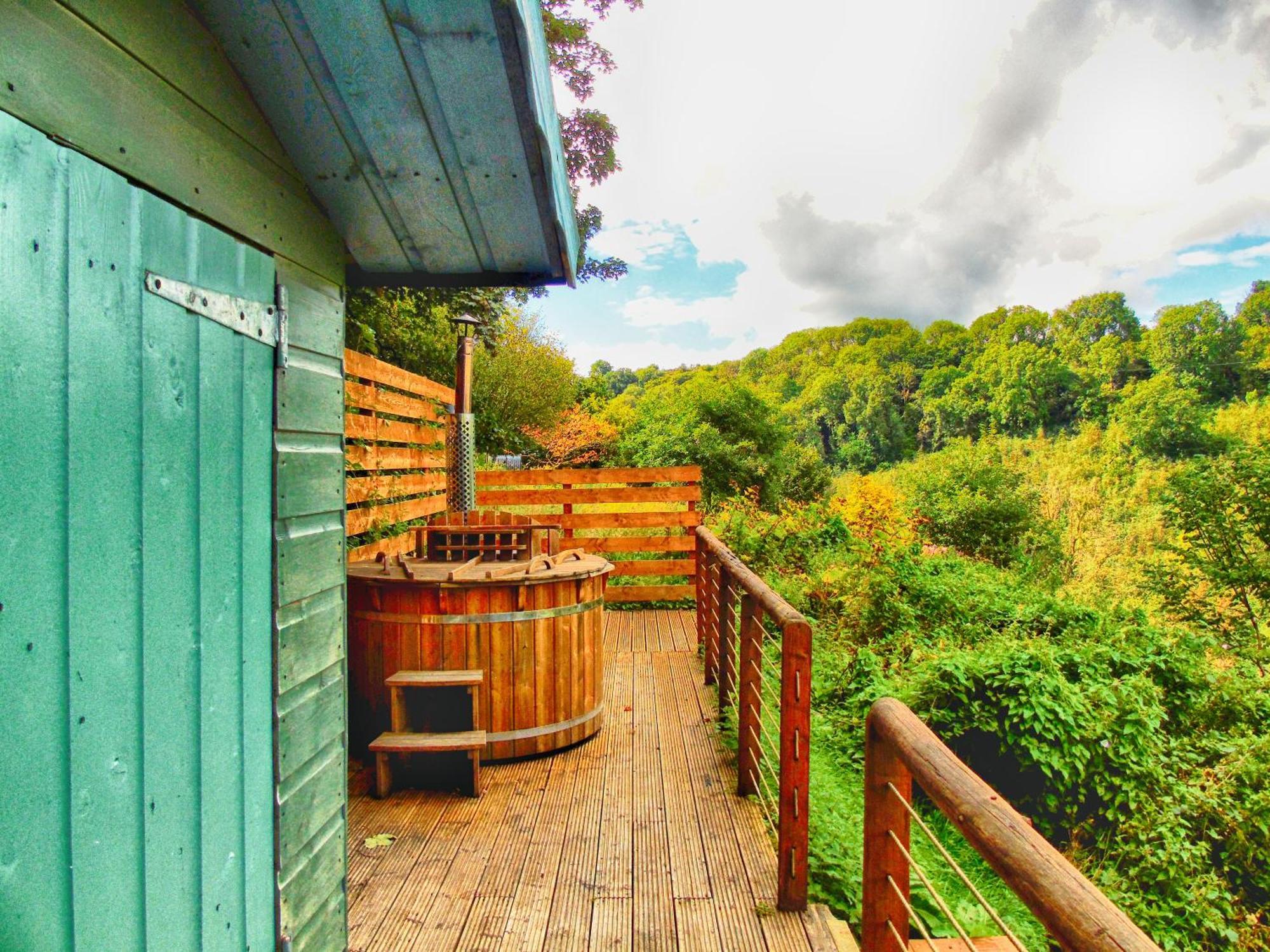 Ceridwen Glamping, Double Decker Bus And Yurts Hotel Llandysul Eksteriør billede