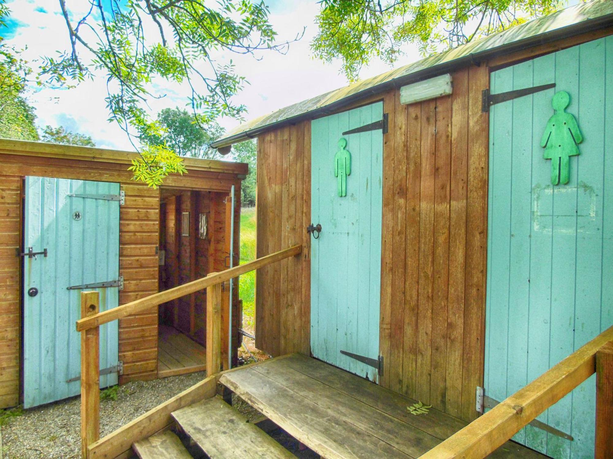 Ceridwen Glamping, Double Decker Bus And Yurts Hotel Llandysul Eksteriør billede
