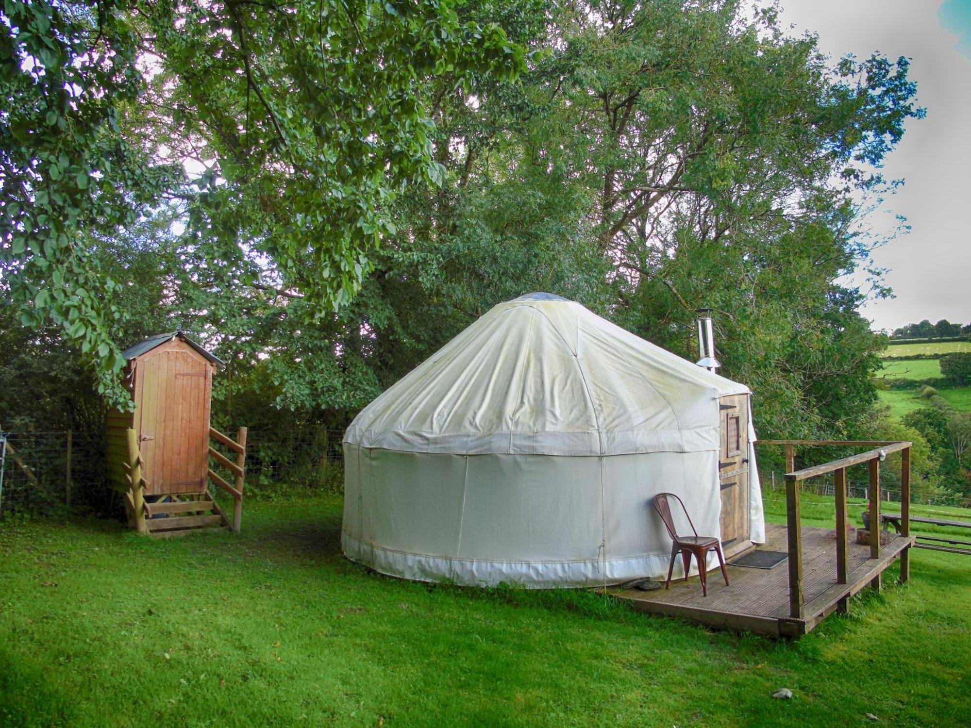 Ceridwen Glamping, Double Decker Bus And Yurts Hotel Llandysul Eksteriør billede