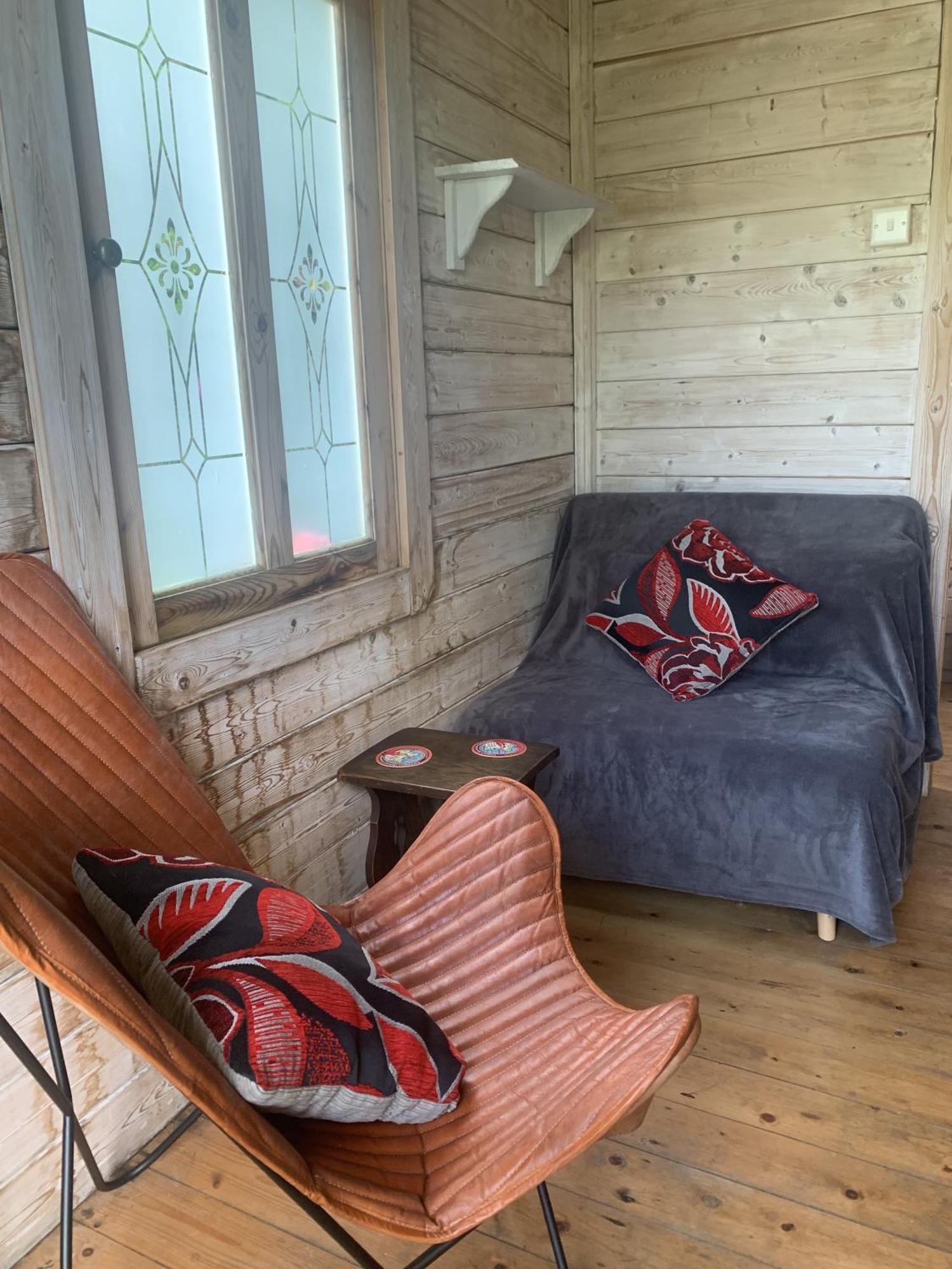 Ceridwen Glamping, Double Decker Bus And Yurts Hotel Llandysul Eksteriør billede