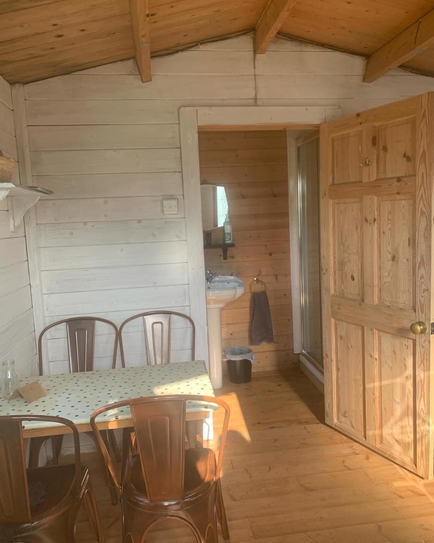 Ceridwen Glamping, Double Decker Bus And Yurts Hotel Llandysul Eksteriør billede