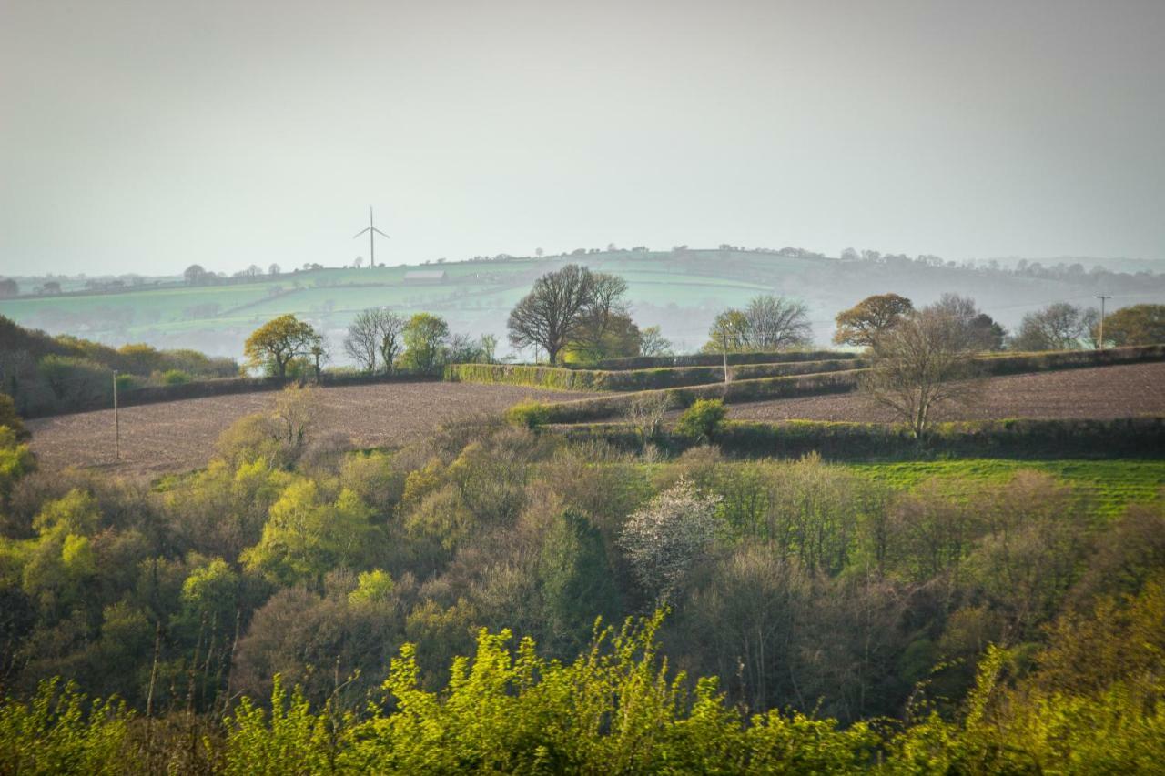 Ceridwen Glamping, Double Decker Bus And Yurts Hotel Llandysul Eksteriør billede